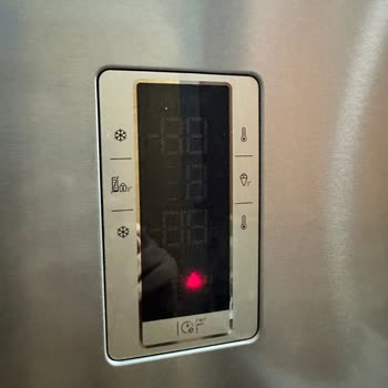 Arçelik 5850 Ndeı No Frost Buzdolabı Hasarlı Ve Soğutmuyor.