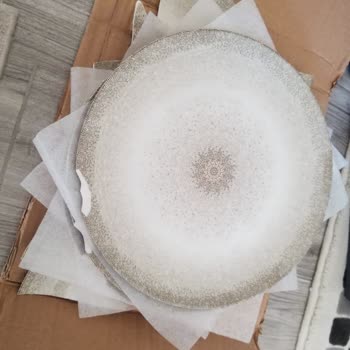 Bernardo Kırık Gelen Bardak Ve Tabaklar