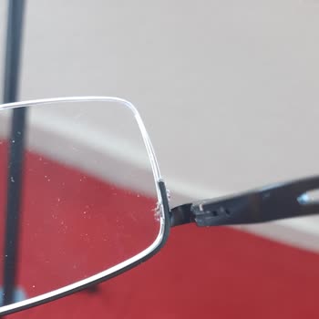 Atasun Optik Çatlak Gözlük Camı