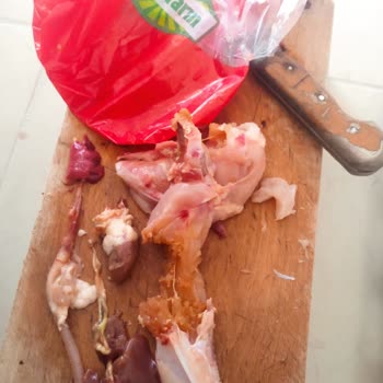 A101 Hijyensiz Ve Sari Lekeli Tavuk