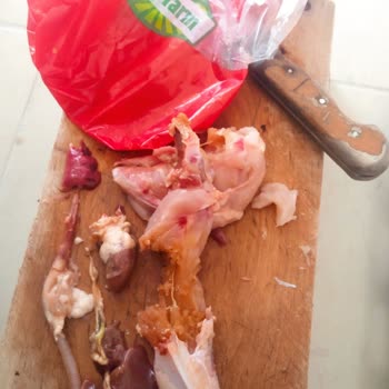 Doyfarm Hijyensiz Ve Sari Lekeli Tavuk