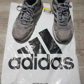 Adidas Spor Ayakkabı Tabanı Açıldı