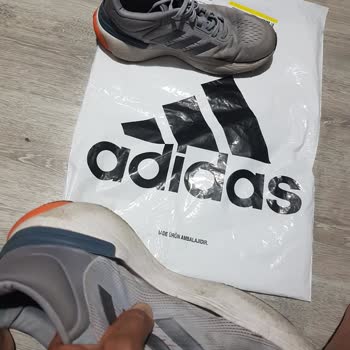 Adidas Spor Ayakkabı Tabanı Açıldı