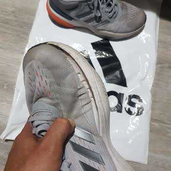 Adidas Spor Ayakkabı Tabanı Açıldı