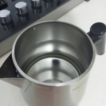 Porland Çaydanlığın Lekeli Kalması