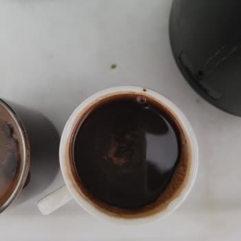 Karaca Hatır Barista Kahveyi Kaynatıyor