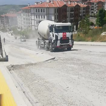 Erva Beton İnşaat Firmasının Yola Ve Araçlarımıza Verdiği Zarar