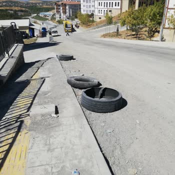 Erva Beton İnşaat Firmasının Yola Ve Araçlarımıza Verdiği Zarar