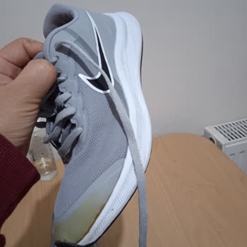 Nike Ayakkabımın Önü Çakma Ayakkabılar Gibi Sarardı