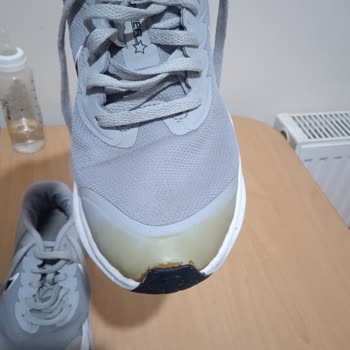 Nike Ayakkabımın Önü Çakma Ayakkabılar Gibi Sarardı