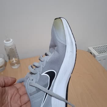 Nike Ayakkabımın Önü Çakma Ayakkabılar Gibi Sarardı