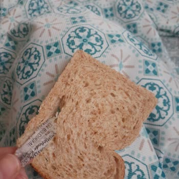 Ekmekcik Marka Dilim Ekmeğin İçinden Kağıt Çıktı