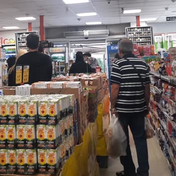 Biçen Market Kasada Uzun Kuyruk Olması