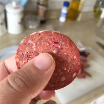 Danet Sucuk İçinden Yabancı Madde Çıktı