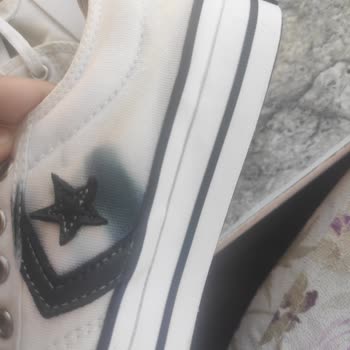 Converse Ayakkabı Boyasının Akması
