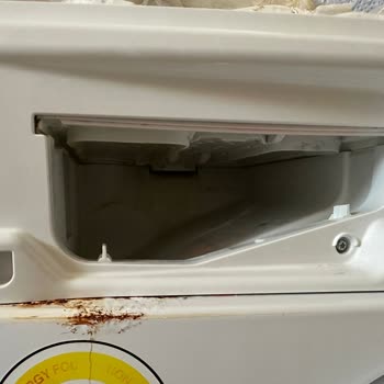 Vestel Çamaşır Makinesi Deterjan Kapağının Alt Bölgesinde Çürüme