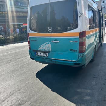 İzmir Minibüsçüler Odası Dolmuş Şoförünün Bağırarak Küfür Etmesi