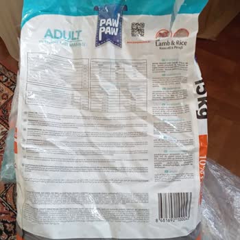 Pawpaw Türkiye Köpek Mamasının Arka Kısmında Kedi Maması Yazıyor