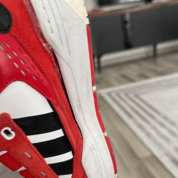 Adidas ADI2000 Şok Edici Üretim Hatası