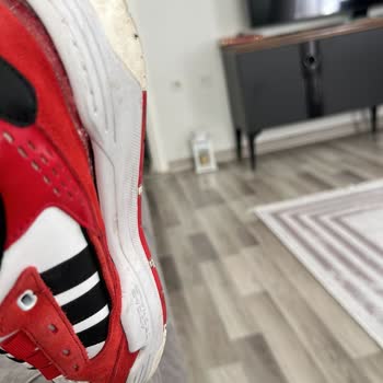 Adidas ADI2000 Şok Edici Üretim Hatası