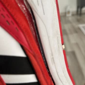 Adidas ADI2000 Şok Edici Üretim Hatası