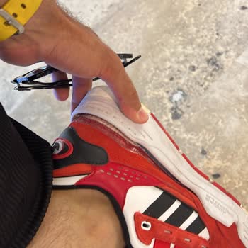 Adidas ADI2000 Şok Edici Üretim Hatası