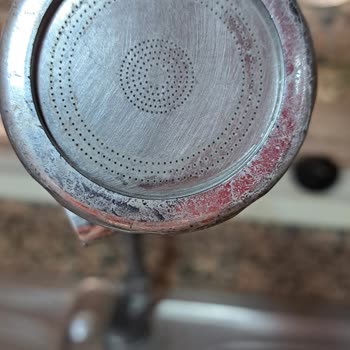 Cif Armatür Süzgeçlerini Tıkadı... Beyaz Leke Bırakıyor