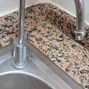 Cif Armatür Süzgeçlerini Tıkadı... Beyaz Leke Bırakıyor