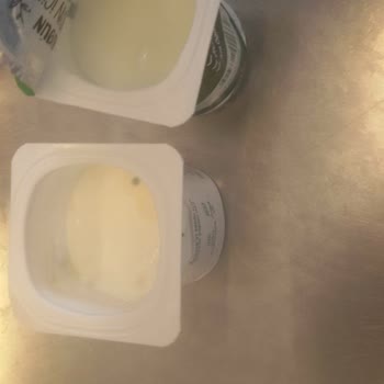 Activia Yoğurt Küf İçindeydi Ve 2 Hafta Son Kullanma Tarihi Vardı