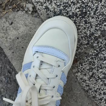 adidas Bir Günde Kenarı Açılan Ayakkabı. Para İadesi Yapmıyorlar