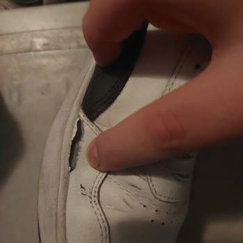 Puma Ayakkabı Her Yerinden Yırtıldı