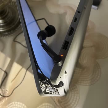 Lenovo Laptop Menteşe Sorunu