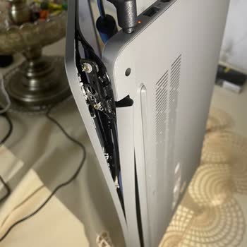 Lenovo Laptop Menteşe Sorunu