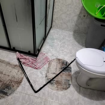 Koçtaş Duşakabin Camı Patladı