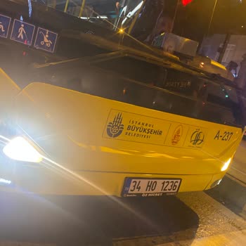 İBB - İstanbul Büyükşehir Belediyesi Şoför Yüzünden 3 Çocuklu Kadın Arabadan İnmek Zorunda Kaldı