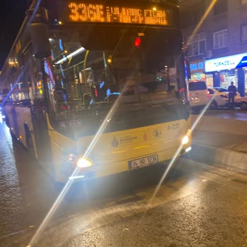 İBB - İstanbul Büyükşehir Belediyesi Şoför Yüzünden 3 Çocuklu Kadın Arabadan İnmek Zorunda Kaldı