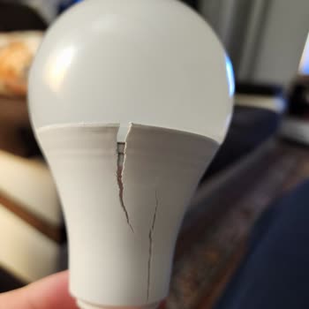 Şok Marketler'den Aldığım Sakura LED Ampul Çok Kalitesiz