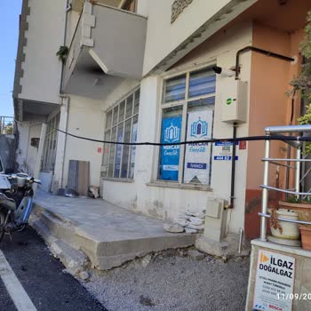 Türk Telekom Telefon Kablosu Sokağa Düşmüş