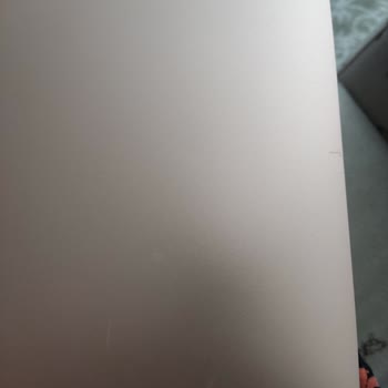 Apple Dan Çizik Macbook