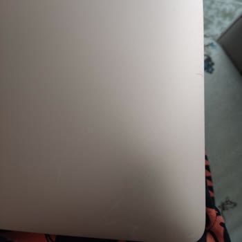 Apple Dan Çizik Macbook