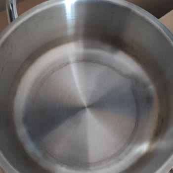 Karaca Züccaciye Çelik Tencere Lekesi