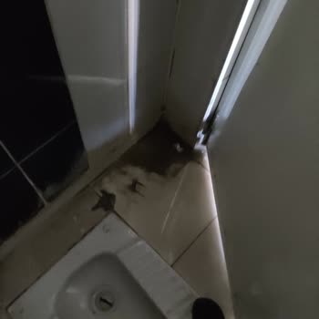 Şehitlik İlkokulu (Şanlıurfa) Okul Tuvaletleri Ve Lavaboları Pislik İçinde