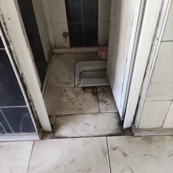 Şehitlik İlkokulu (Şanlıurfa) Okul Tuvaletleri Ve Lavaboları Pislik İçinde