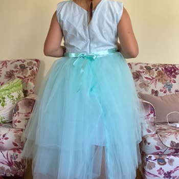 Angelbebe_tasarmm (Instagram) Elbiselerin Arkasında Dikiş Hatası Var