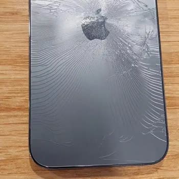 iPhone 13 Pro Arka Cam Çatladı, Telefon Kadar Onarım Ücreti İsteniyor