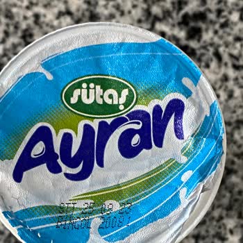 Sütaş Ayranın İçinden Çıkan Belirlenemeyen Şey