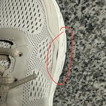 Skechers Ayakkabıda Birleşim Yerinde Açılma Var