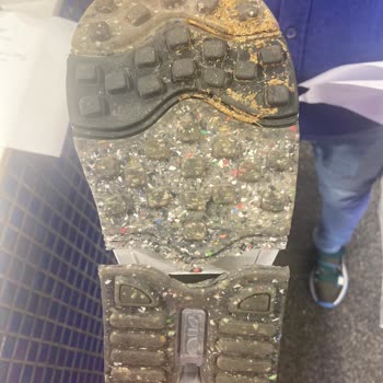 Ürünün Arkasında Durmayan Sneaks Up