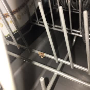 Franke FDW612E6P A++ Bulaşık Makinesi Alt Sepet Telleri Paslanıyor