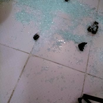 Durul Duşakabin Temperli Cam Olduğu İddia Edilen Elimizde Patladı